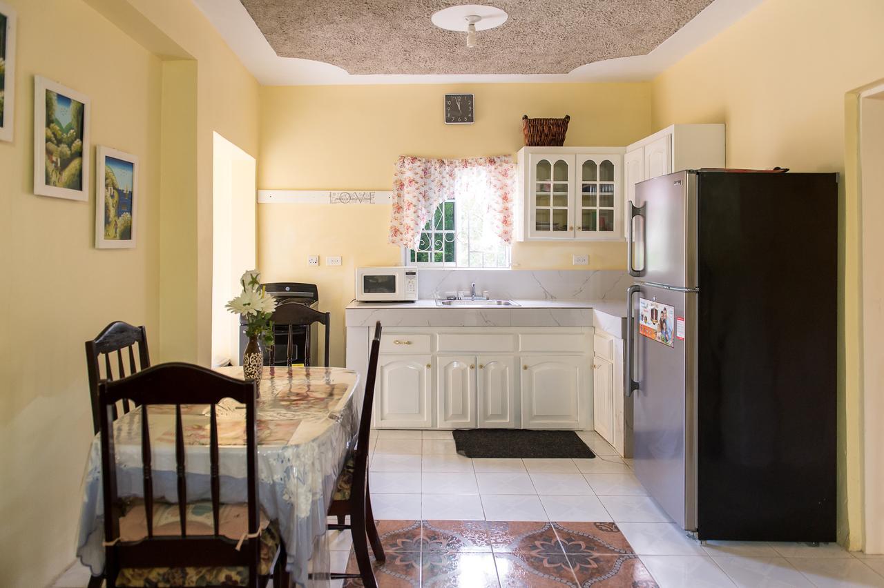 Relax In Sunny Montego Bay, Jamaica Apartment ภายนอก รูปภาพ